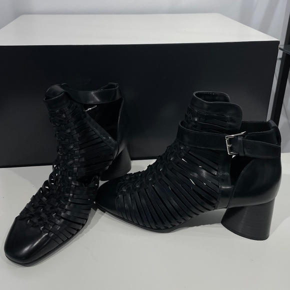 Black Heels - Picture 1 of 5